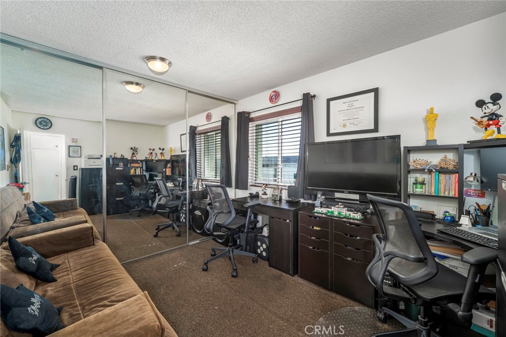 2100 2nd Street, Unit 505 Long Beach, CA 90803 - Photo 24 of 34 Second Bedroom with Mirrored Closet