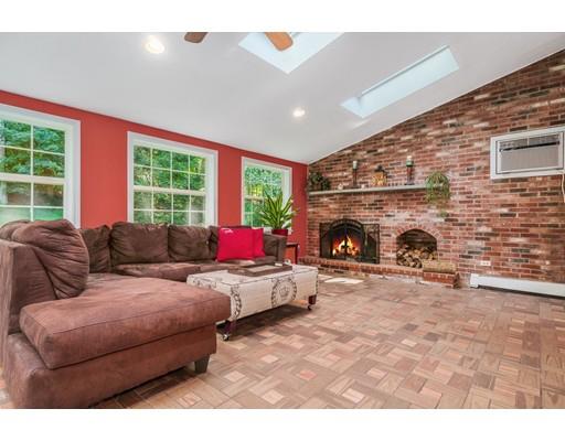 91 Ipswich Road Topsfield, MA 01983 - Photo 4 of 42 Gallery Image 4
