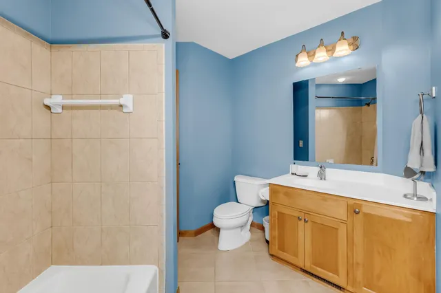 $999,500 | 21157 Ridgewood Trail, Lakeville, MN 55044