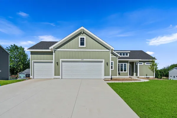 $589,900 | 659 Waterford Village Drive, Grand Rapids, MI 49534