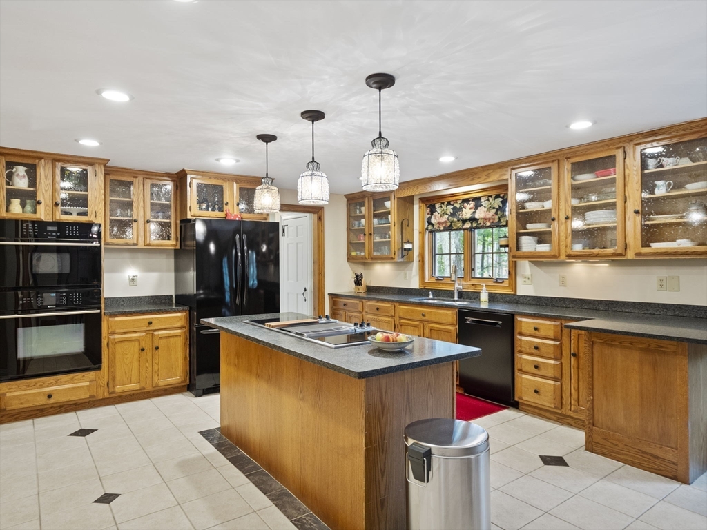 275 Pleasant Street Dunstable, MA 01827 - Photo 15 of 41