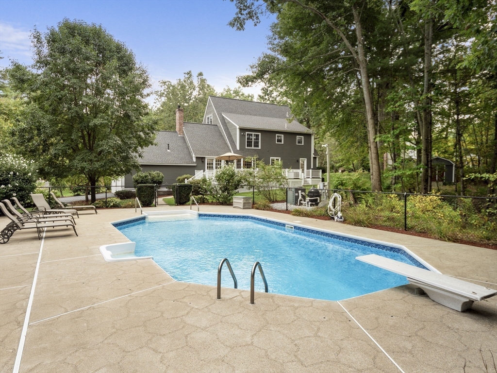 275 Pleasant Street Dunstable, MA 01827 - Photo 37 of 41