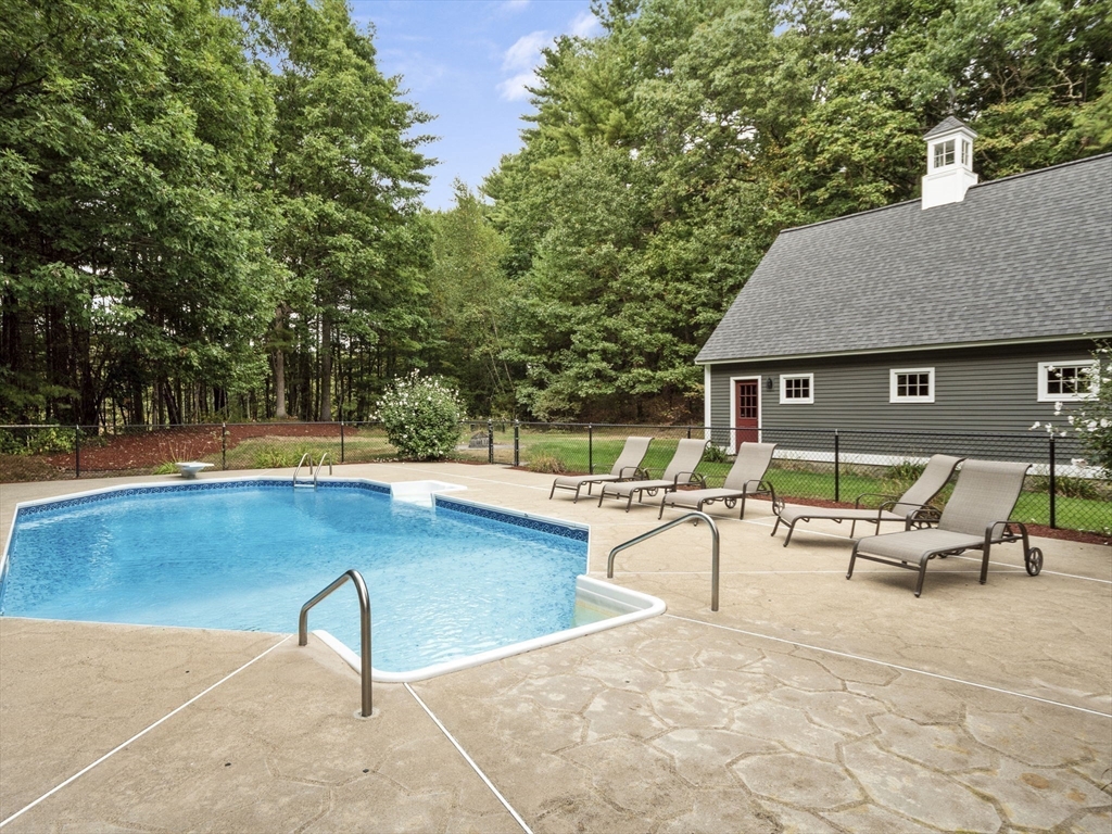 275 Pleasant Street Dunstable, MA 01827 - Photo 38 of 41