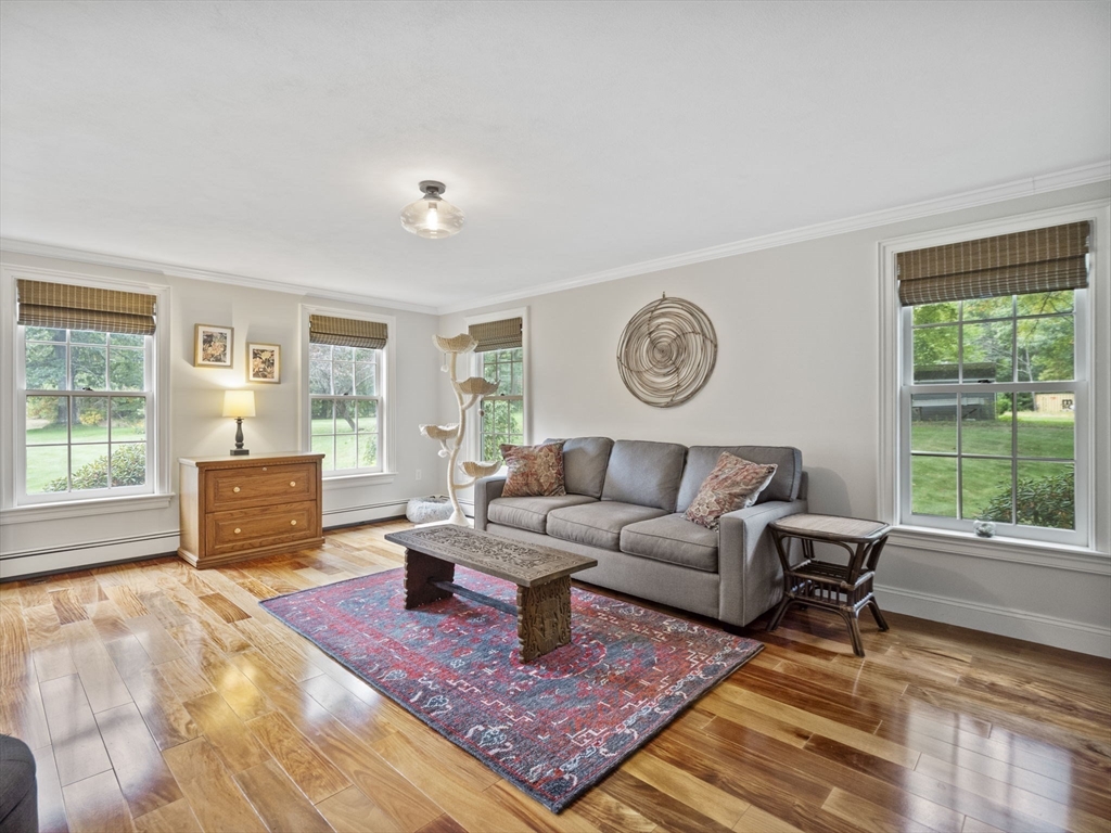 275 Pleasant Street Dunstable, MA 01827 - Photo 4 of 41