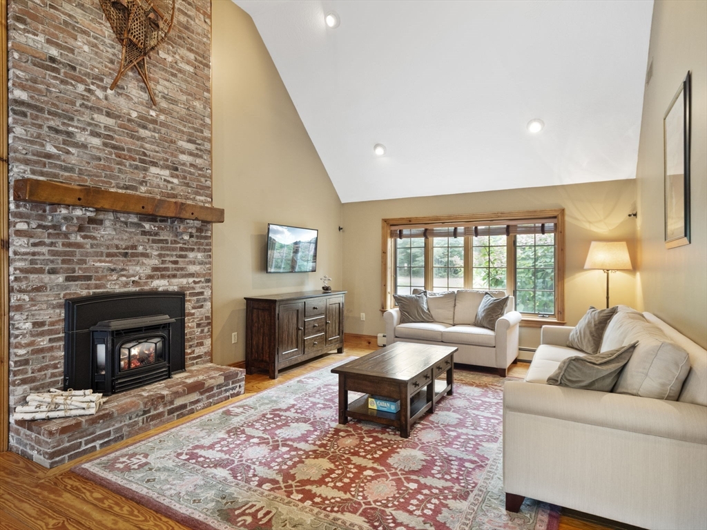 275 Pleasant Street Dunstable, MA 01827 - Photo 8 of 41