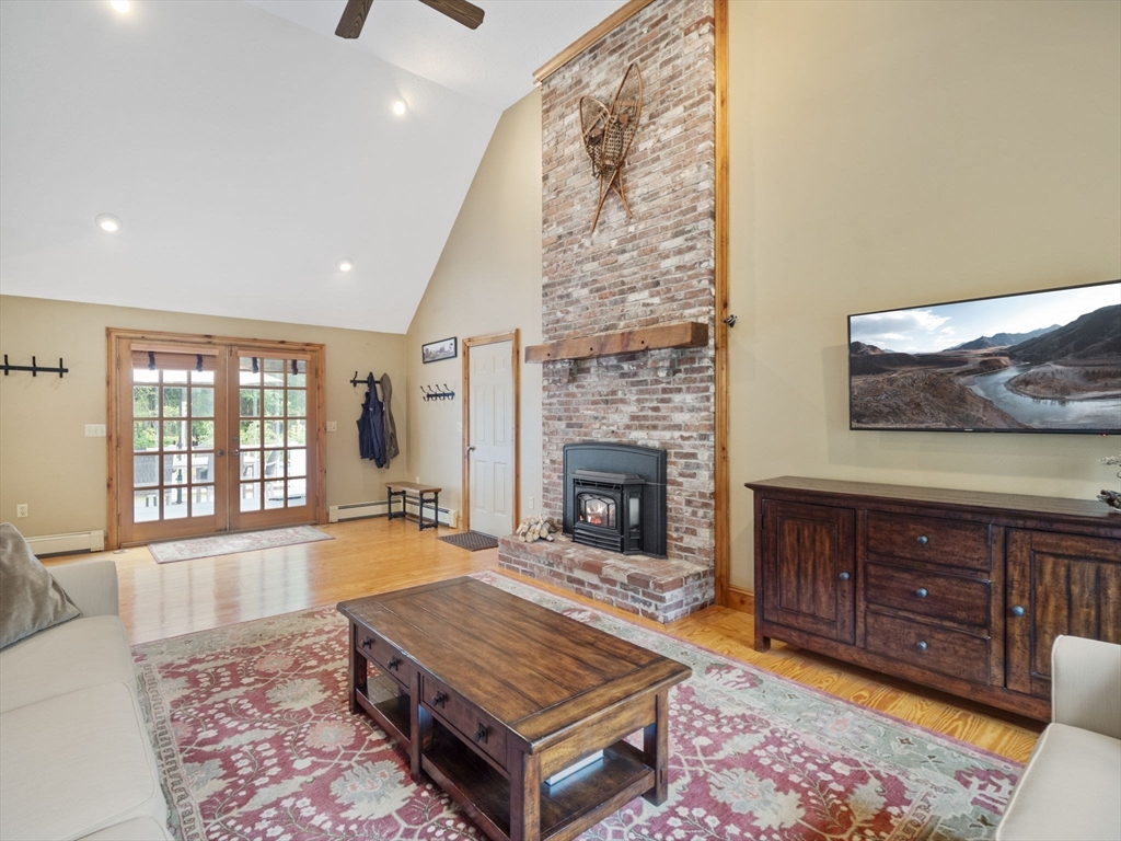 275 Pleasant Street Dunstable, MA 01827 - Photo 10 of 41