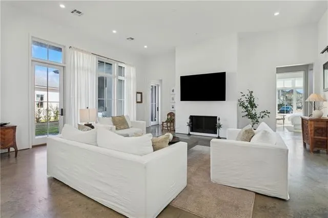 $998,000 | 420 Melrose Avenue, Covington, LA 70433