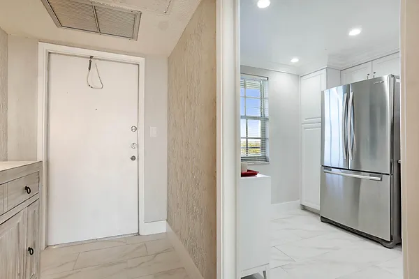 $2,200 | 575 Oaks Lane, Unit 703, Pompano Beach, FL 33069