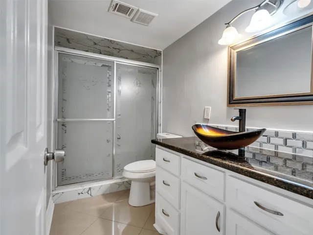 a view of empty room with floor to ceiling window