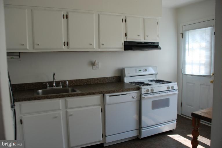 764 Mansfield Road Essex, MD 21221 - Photo 15 of 30 KITCHEN