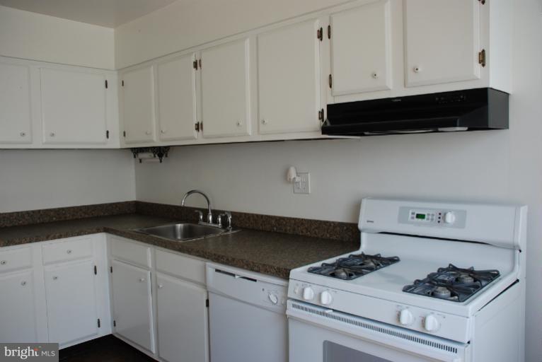 764 Mansfield Road Essex, MD 21221 - Photo 21 of 30 KITCHEN