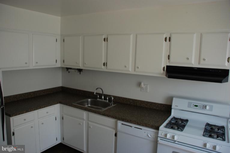 764 Mansfield Road Essex, MD 21221 - Photo 27 of 30 KITCHEN