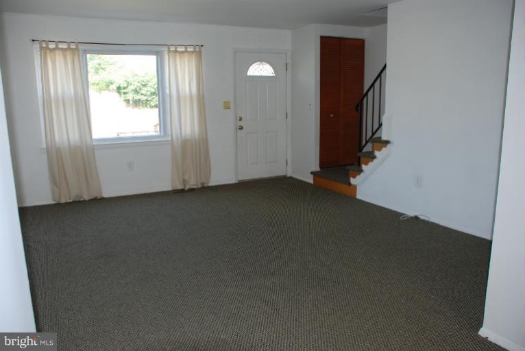 764 Mansfield Road Essex, MD 21221 - Photo 4 of 30 Living Room