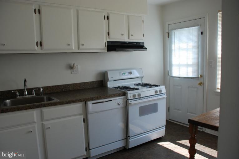 764 Mansfield Road Essex, MD 21221 - Photo 6 of 30 KITCHEN