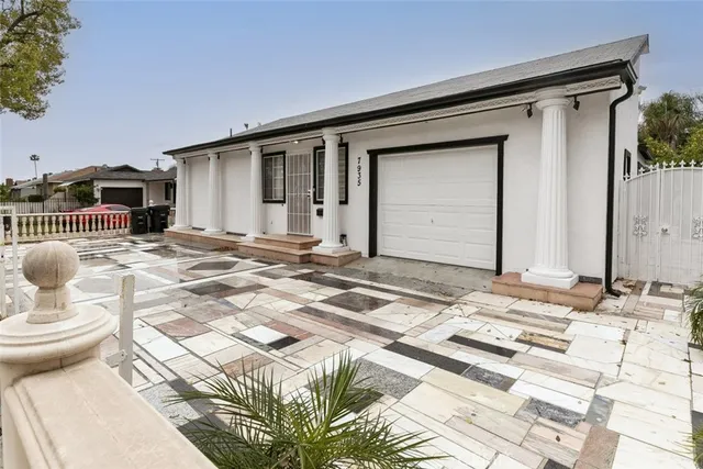 a front view of house with yard