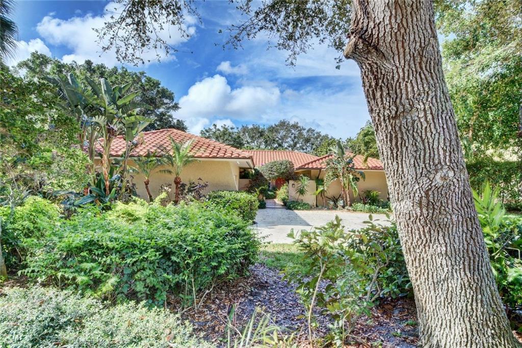 17 Middle Road Sewall's Point, FL 34996 - Photo 5 of 44