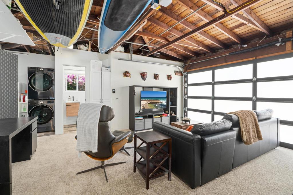 219 24th Street Del Mar, CA 92014 - Photo 13 of 15 a room with furniture
