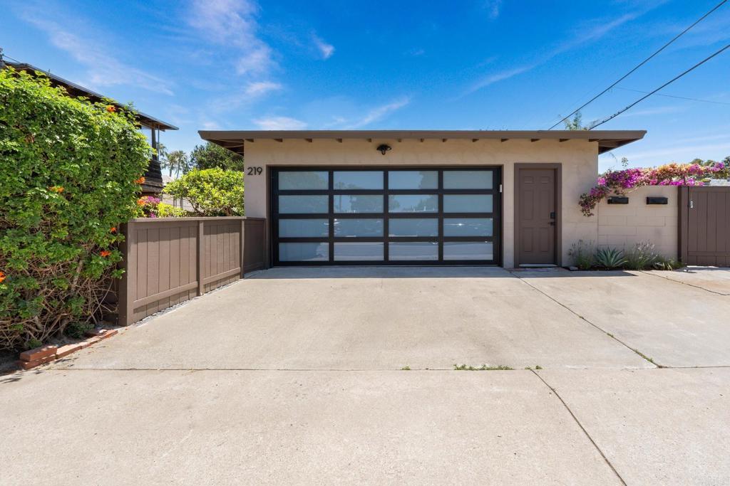 219 24th Street Del Mar, CA 92014 - Photo 14 of 15 a view of a garage