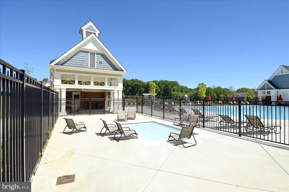 452 Exchange Avenue Gaithersburg, MD 20878 - Photo 22 of 37 a view of a house with sitting area