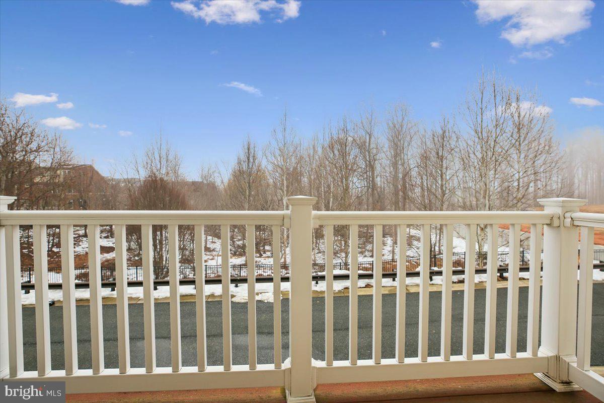 452 Exchange Avenue Gaithersburg, MD 20878 - Photo 3 of 37