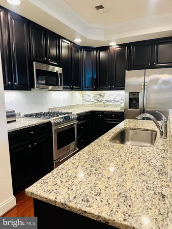 an empty room with windows and a ceiling fan