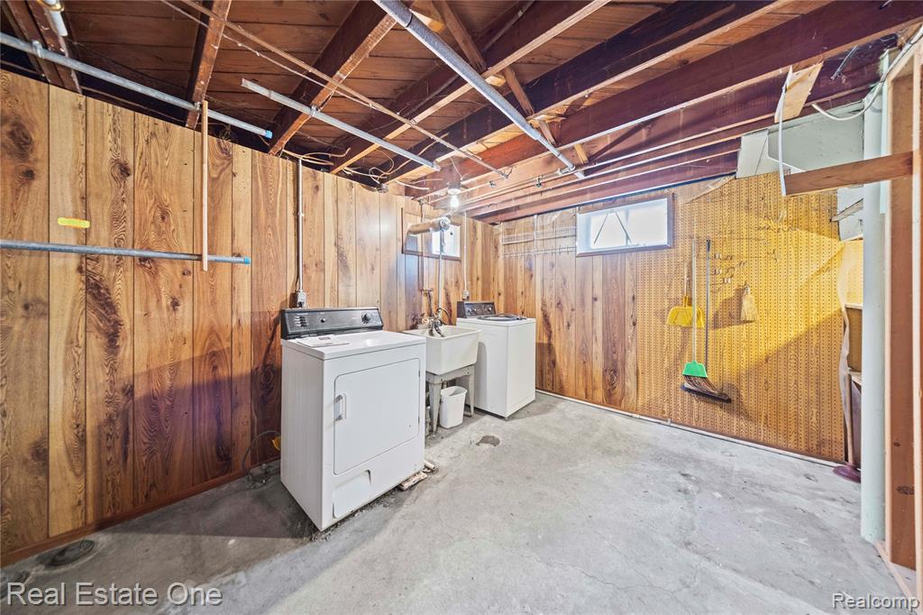 2209 Ridgemont Road Grosse Pointe Woods, MI 48236 - Photo 30 of 44