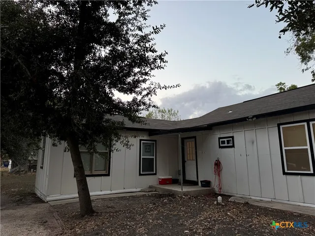 a view of a house with a backyard