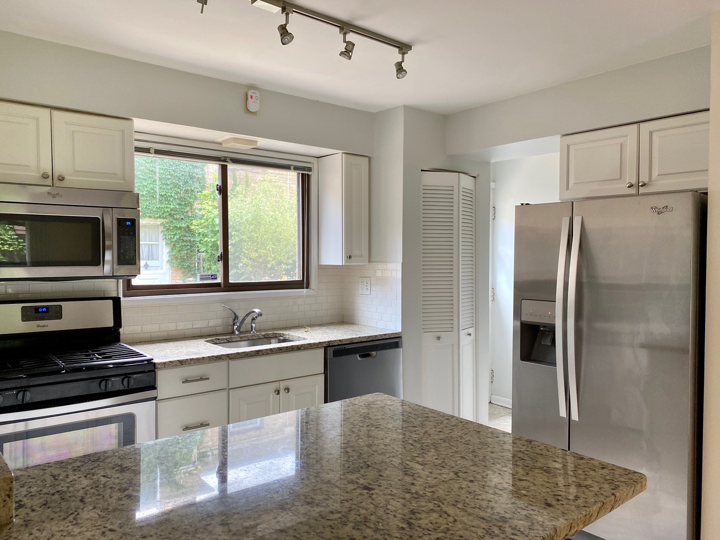 511 Ridge Road, Unit 511 Wilmette, IL 60091 - Photo 6 of 14 a kitchen with a refrigerator and a sink
