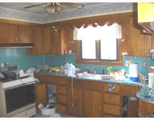 644 Sterrett Road Grove City, PA 16127 - Photo 3 of 8 Kitchen.