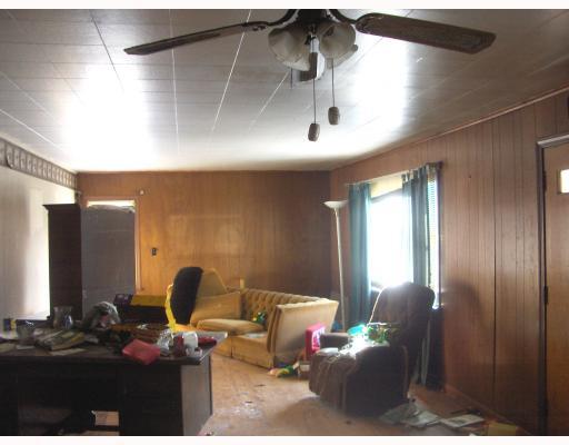 644 Sterrett Road Grove City, PA 16127 - Photo 4 of 8 Living Room.
