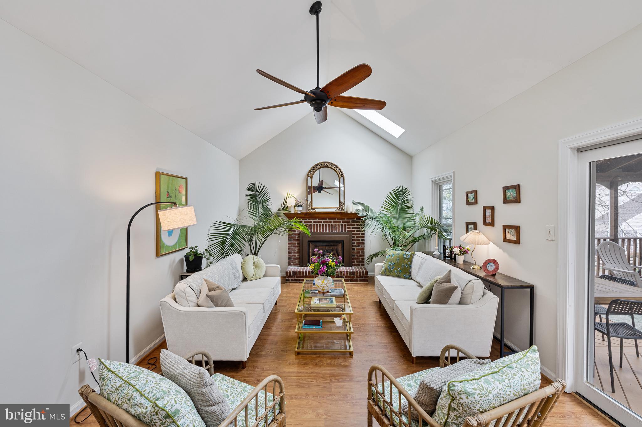 1439 Millikens Bend Road Herndon, VA 20170 - Photo 6 of 46 a living room with furniture