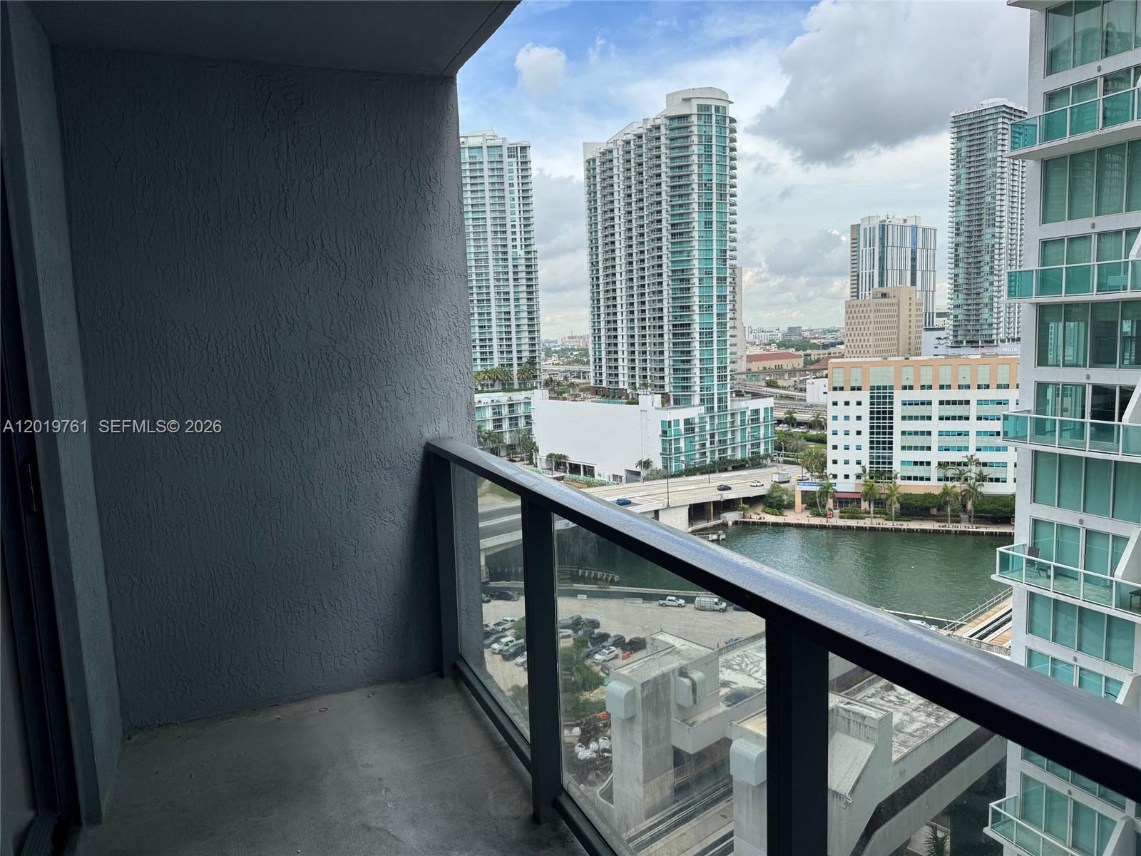 31 Southeast 6th Street, Unit 2004 Miami, FL 33131 - Photo 5 of 19