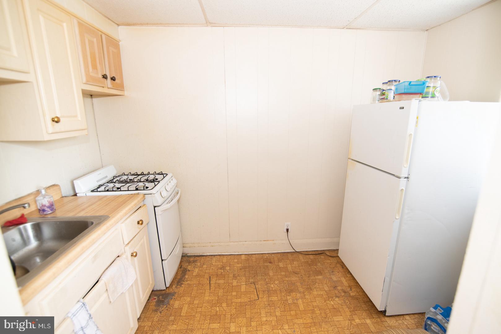 3941 Stokes Drive Baltimore, MD 21229 - Photo 4 of 21