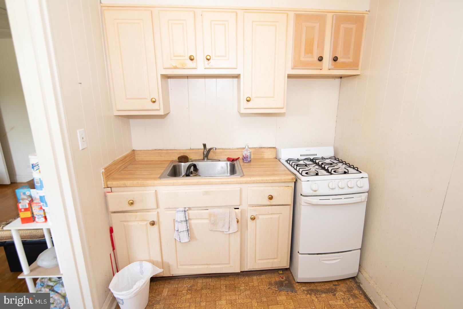 3941 Stokes Drive Baltimore, MD 21229 - Photo 5 of 21