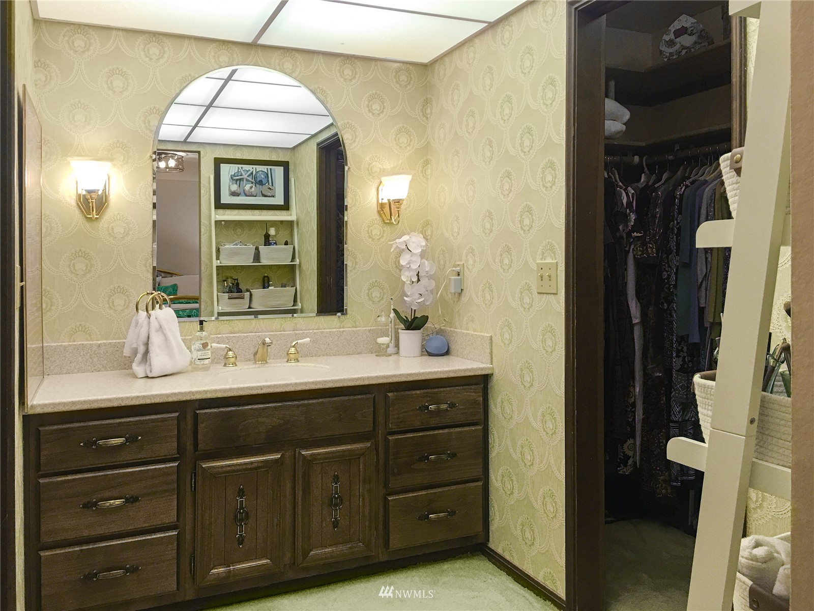 25 Alpine Way Longview, WA 98632 - Photo 20 of 30 a bathroom with a granite countertop sink vanity and mirror