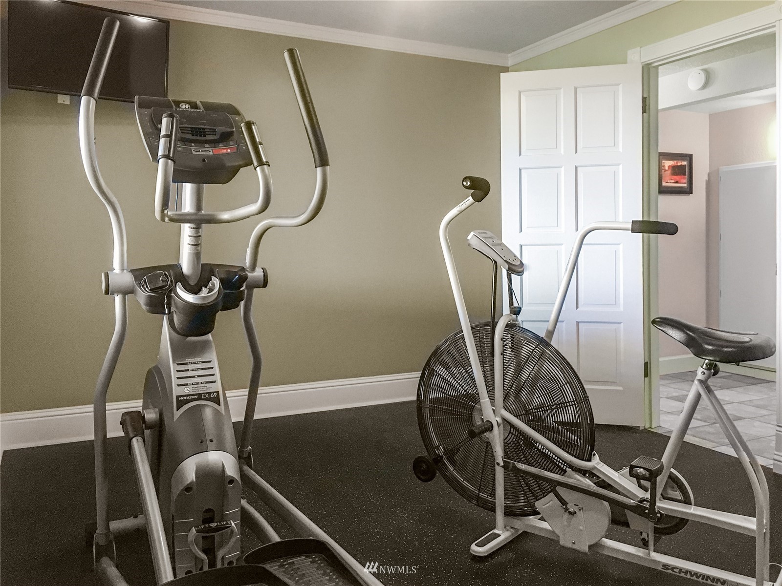 25 Alpine Way Longview, WA 98632 - Photo 24 of 30 a room with gym equipment