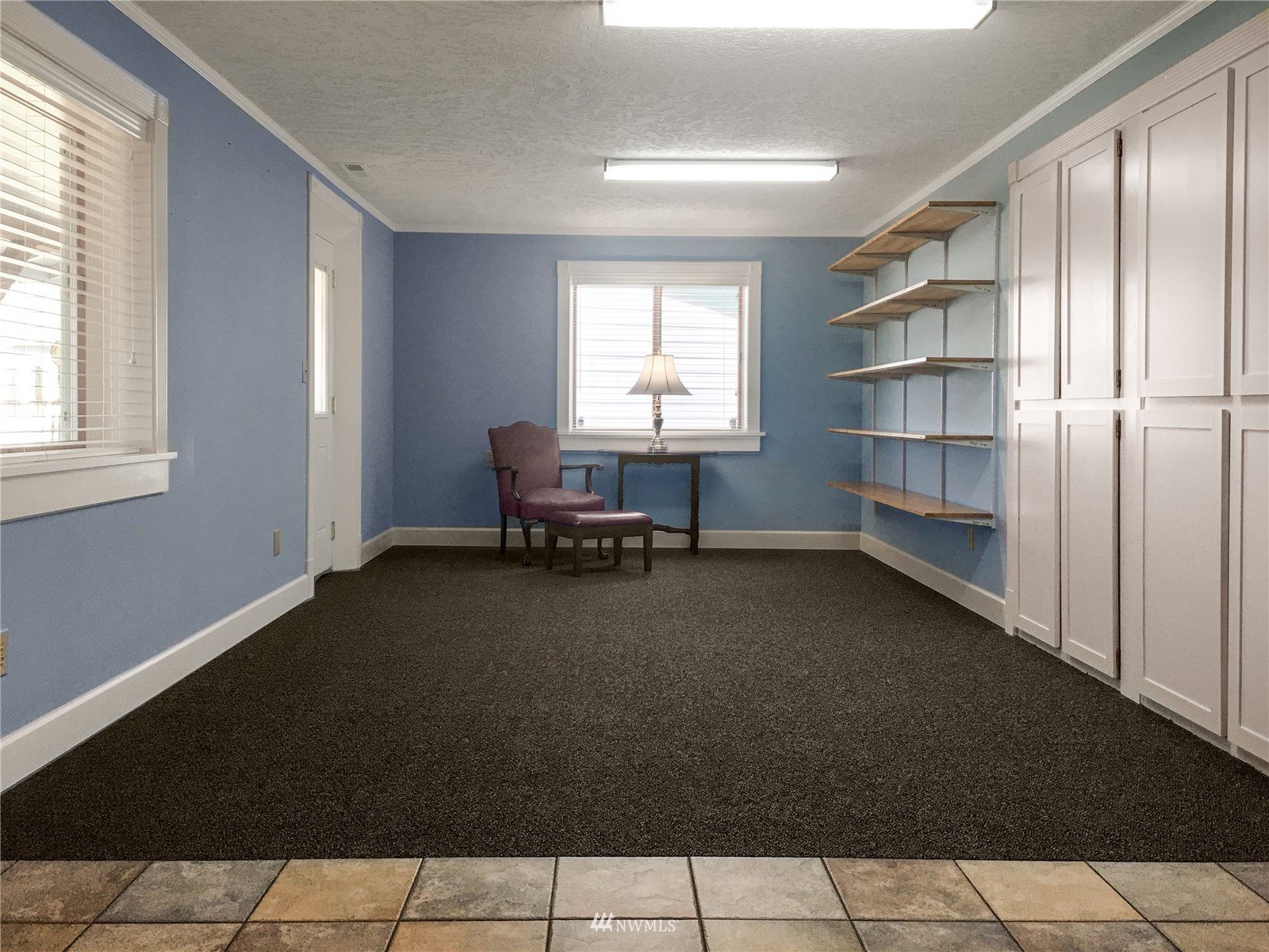 25 Alpine Way Longview, WA 98632 - Photo 25 of 30 a view of a livingroom with furniture and a window