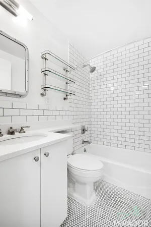 $4,650 | 330 East 39th Street, Unit 24P | Murray Hill