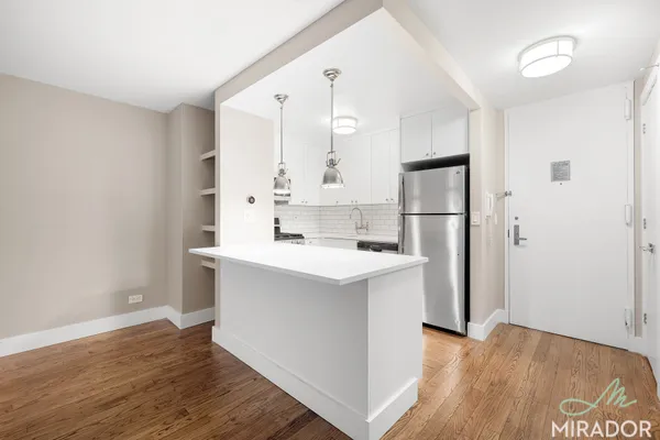 $4,650 | 330 East 39th Street, Unit 24P | Murray Hill