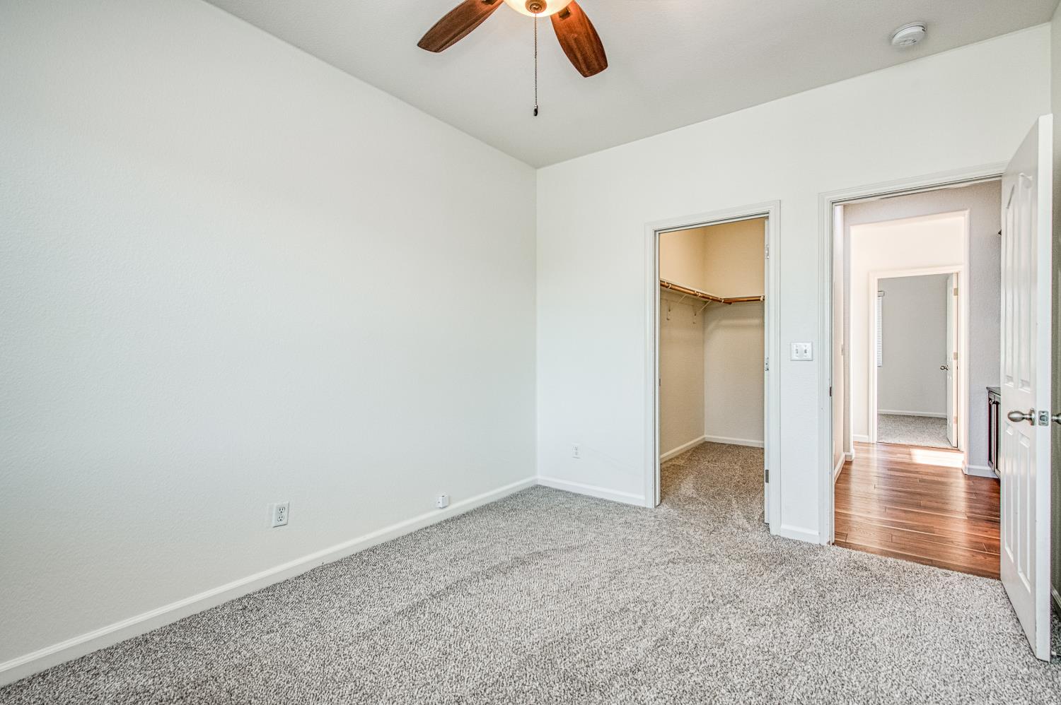 487 Everglade Avenue Clovis, CA 93619 - Photo 16 of 28 a view of an empty room and window