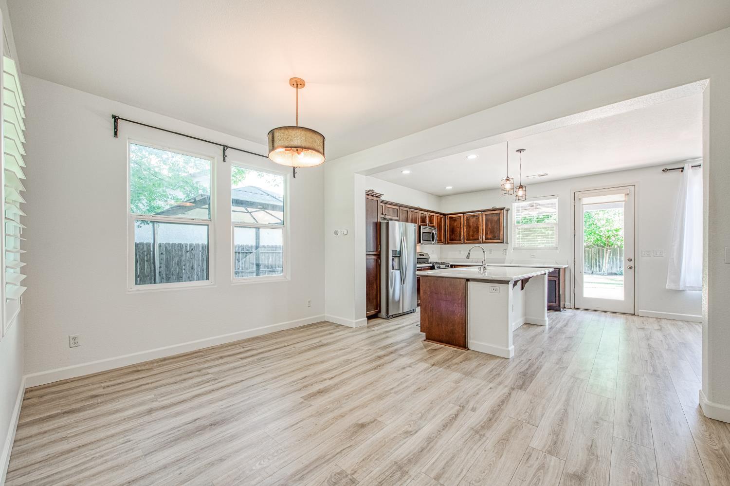 487 Everglade Avenue Clovis, CA 93619 - Photo 3 of 28