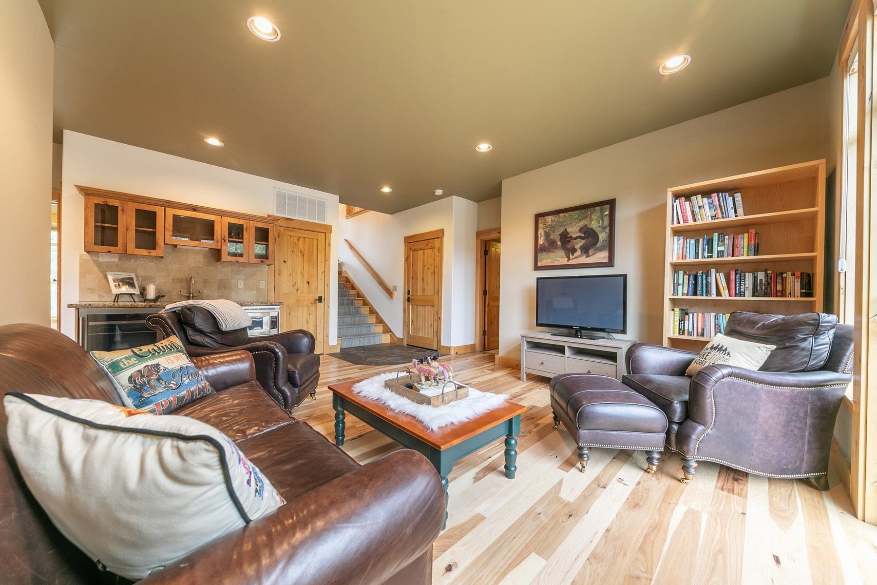 14780 Slalom Way Truckee, CA 96161 - Photo 17 of 28 Gallery Image 17