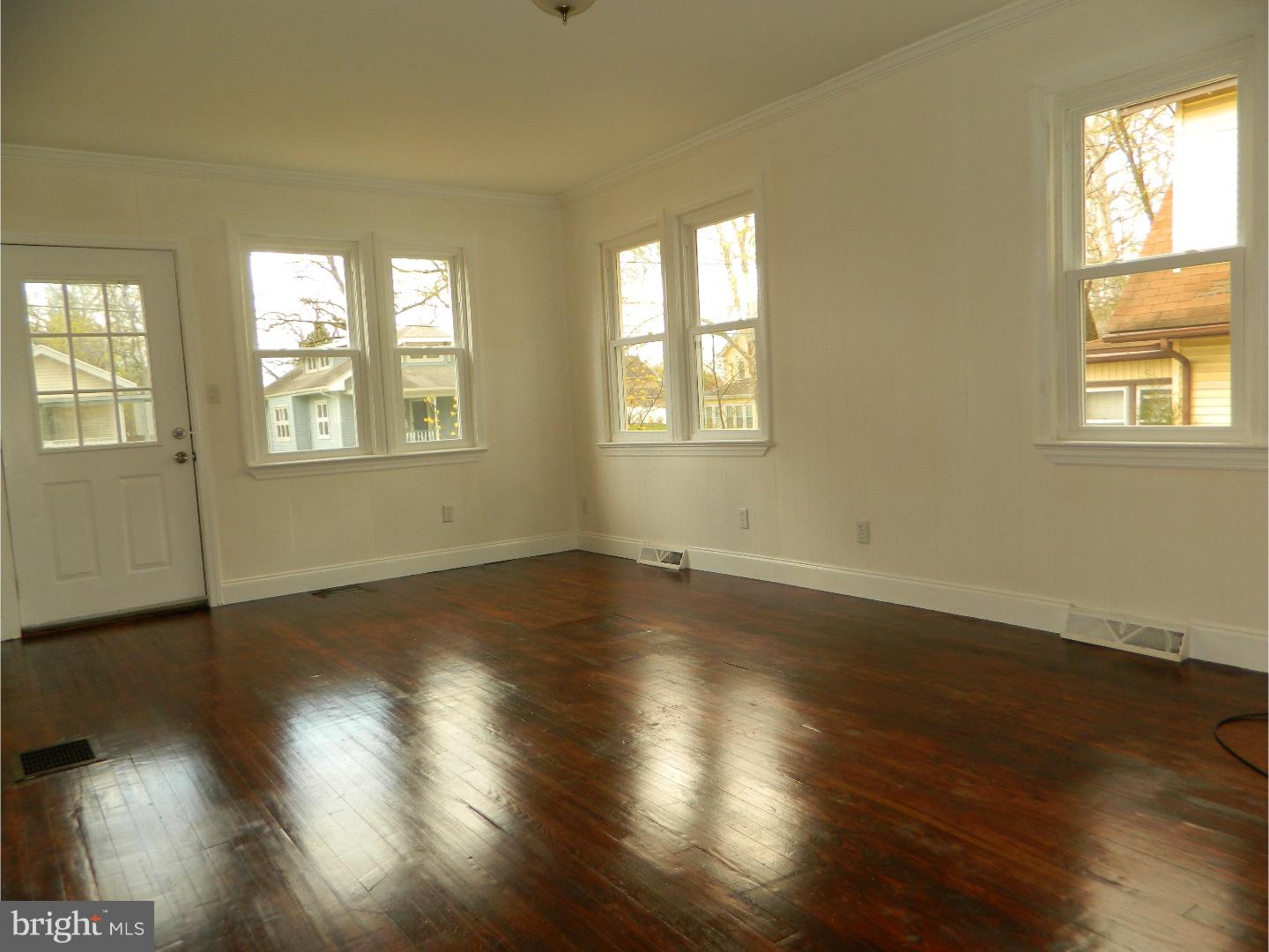 521 West Clements Bridge Road Runnemede, NJ 08078 - Photo 3 of 22 Great Room