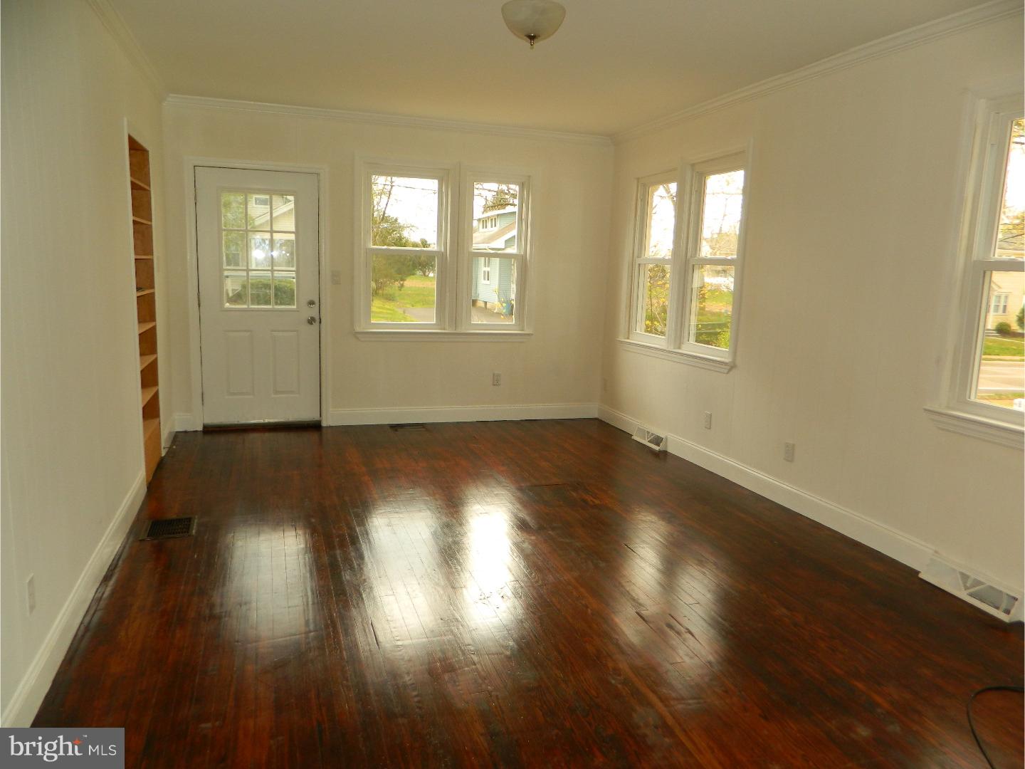 521 West Clements Bridge Road Runnemede, NJ 08078 - Photo 7 of 22 Living Room