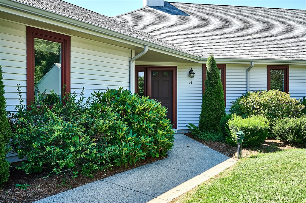 14 McIntosh Drive, Unit 14 Amherst, MA 01002 - Photo 3 of 42