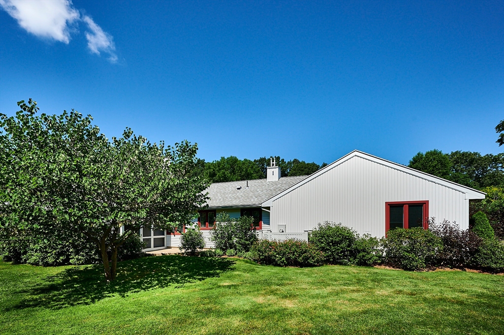 14 McIntosh Drive, Unit 14 Amherst, MA 01002 - Photo 33 of 42