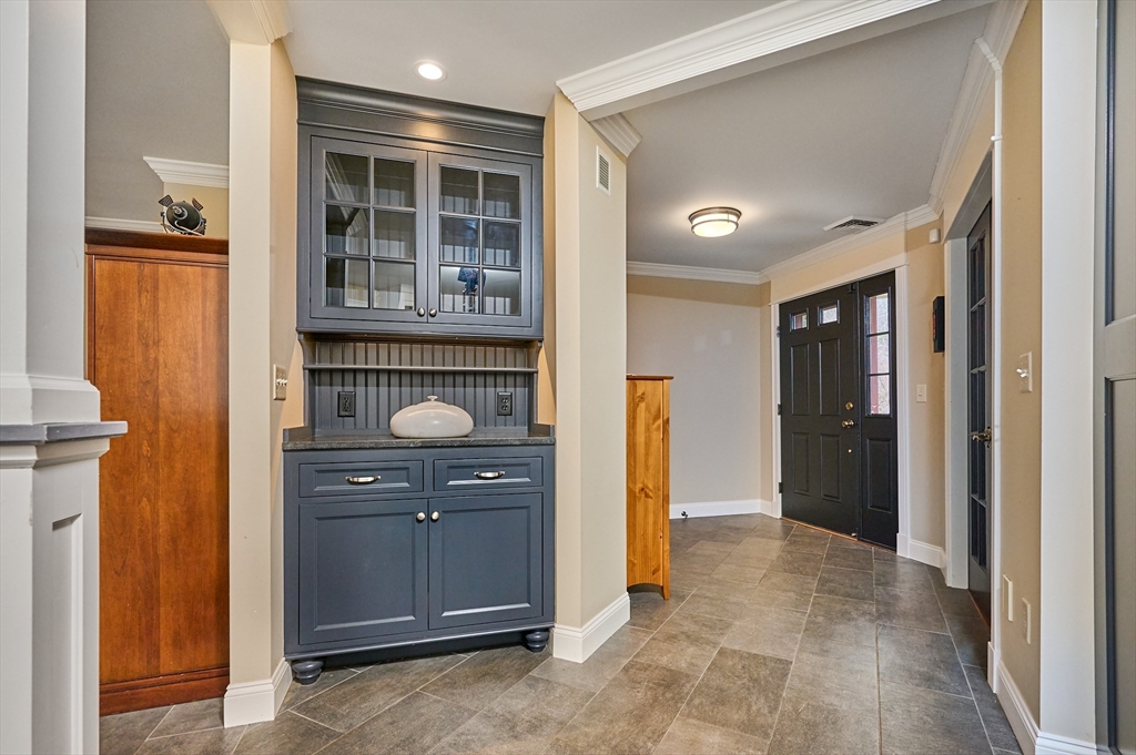14 McIntosh Drive, Unit 14 Amherst, MA 01002 - Photo 5 of 42