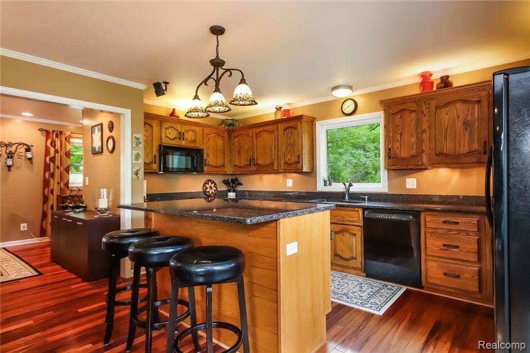 23030 Chubb Road South Lyon, MI 48178 - Photo 12 of 46 015-Kitchen-4686373-medium.jpg