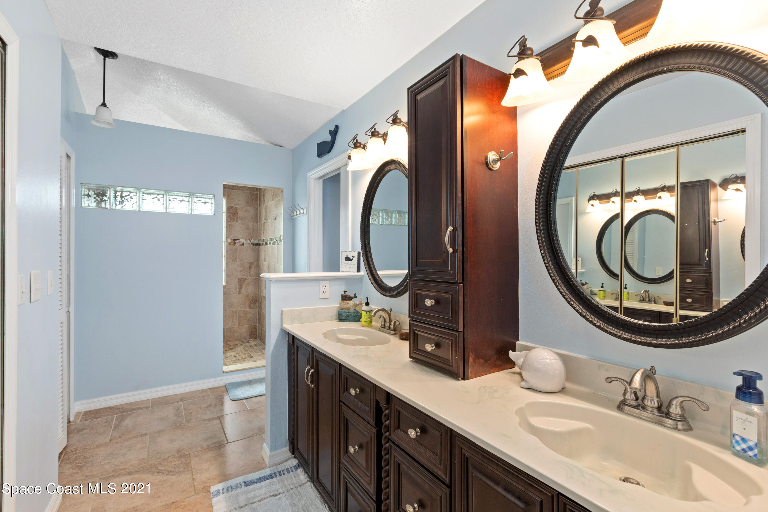 3550 Big Pine Road Melbourne, FL 32934 - Photo 21 of 38 Master Bathroom