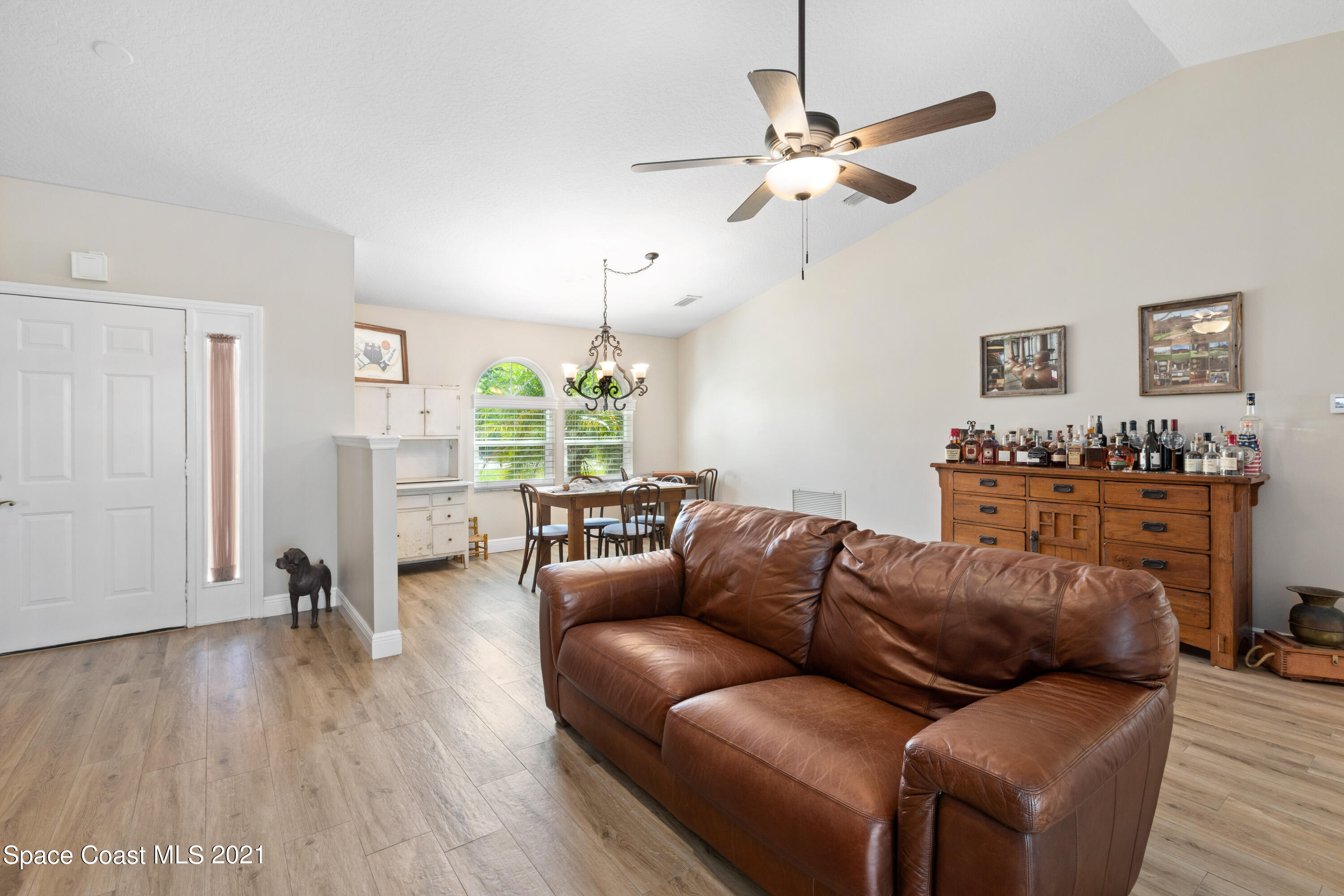 3550 Big Pine Road Melbourne, FL 32934 - Photo 5 of 38 Entryway